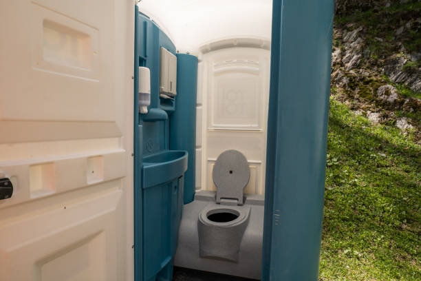 Best Porta potty delivery and setup  in Lanster, CA